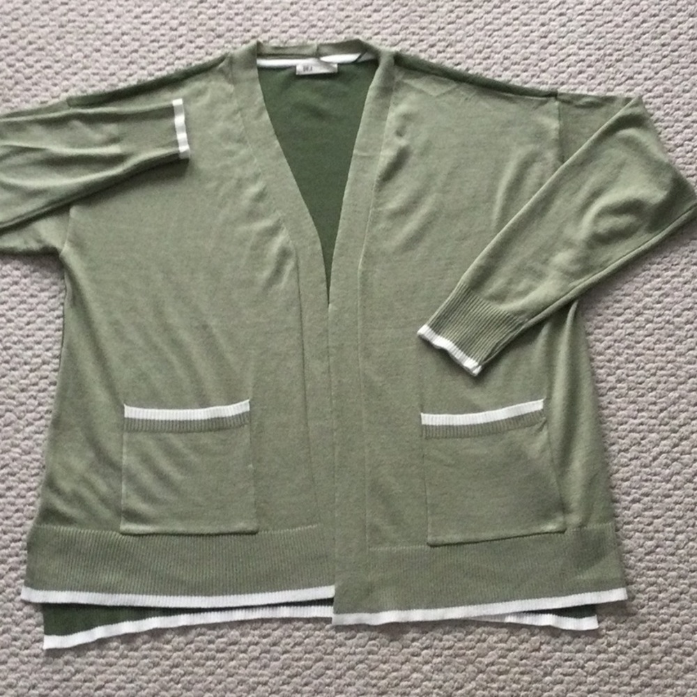 Collegiate-look two-tone green cardigan with white stripe